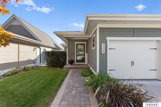 9529 W Center Road, Omaha, NE 68124