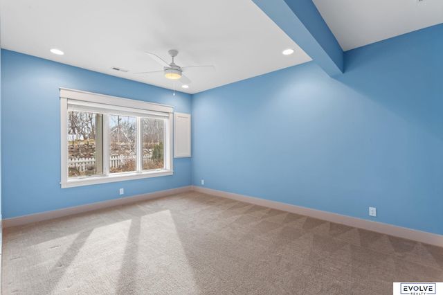 9529 W Center Road, Omaha, NE 68124