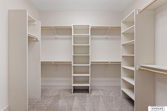 9529 W Center Road, Omaha, NE 68124