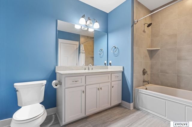 9529 W Center Road, Omaha, NE 68124