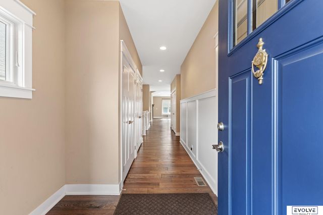 9529 W Center Road, Omaha, NE 68124