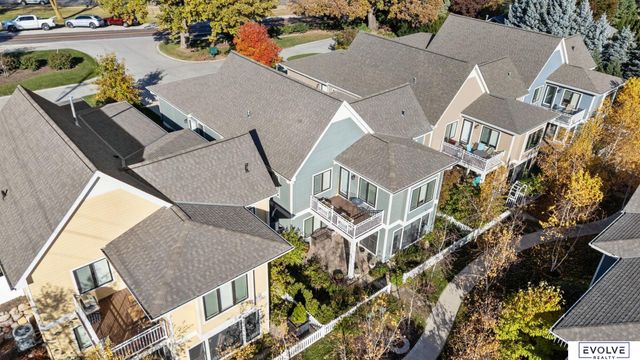 9529 W Center Road, Omaha, NE 68124