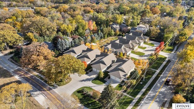 9529 W Center Road, Omaha, NE 68124