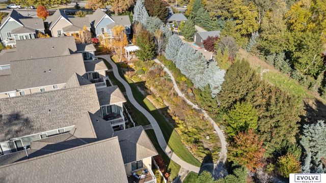 9529 W Center Road, Omaha, NE 68124