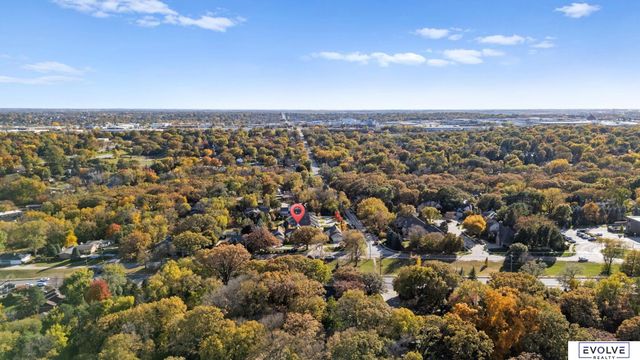 9529 W Center Road, Omaha, NE 68124