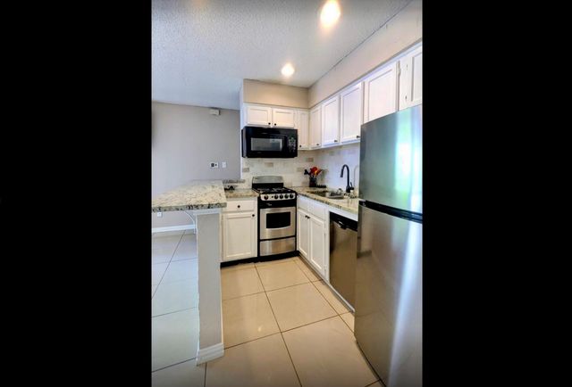 2312 Balsam Drive A303, Arlington, TX 76006