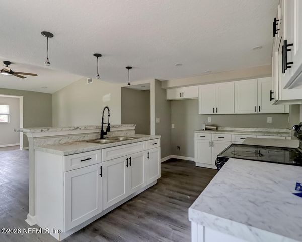 9762 BAYVIEW Avenue, Jacksonville, FL 32208