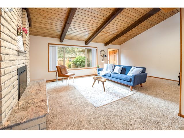 4490 DOYLE St, Eugene, OR 97404