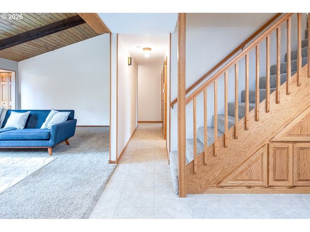 4490 DOYLE St, Eugene, OR 97404