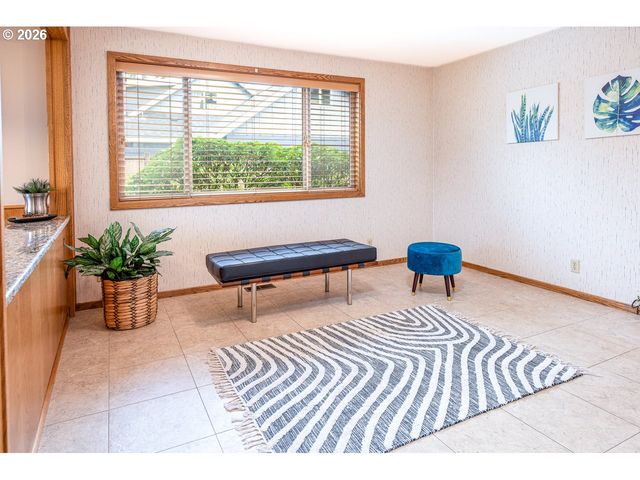 4490 DOYLE St, Eugene, OR 97404