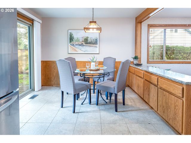 4490 DOYLE St, Eugene, OR 97404