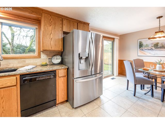 4490 DOYLE St, Eugene, OR 97404