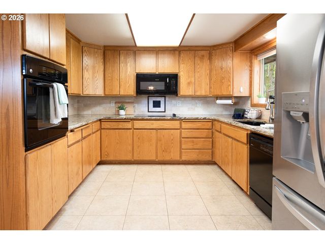 4490 DOYLE St, Eugene, OR 97404