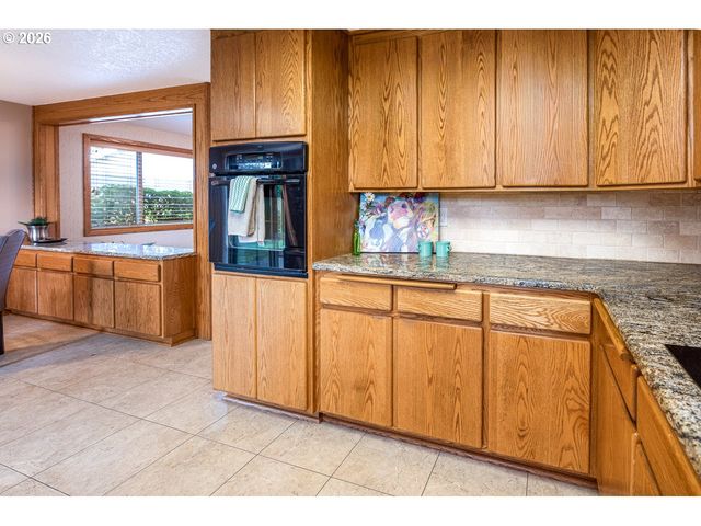 4490 DOYLE St, Eugene, OR 97404