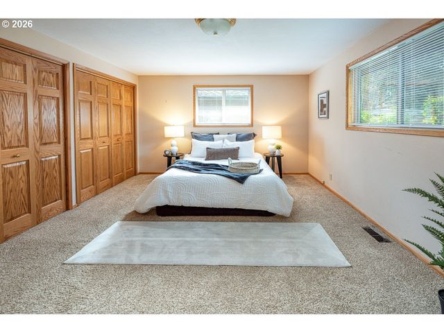 4490 DOYLE St, Eugene, OR 97404