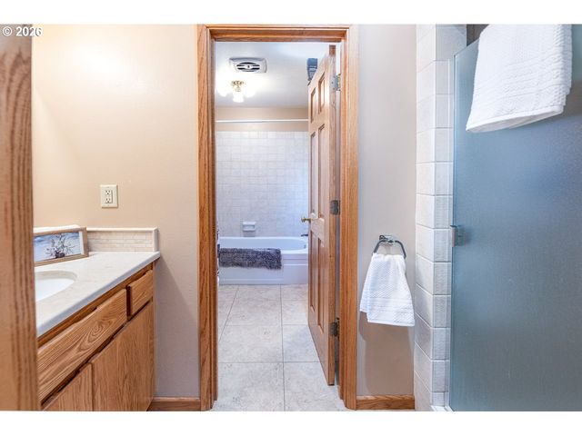 4490 DOYLE St, Eugene, OR 97404