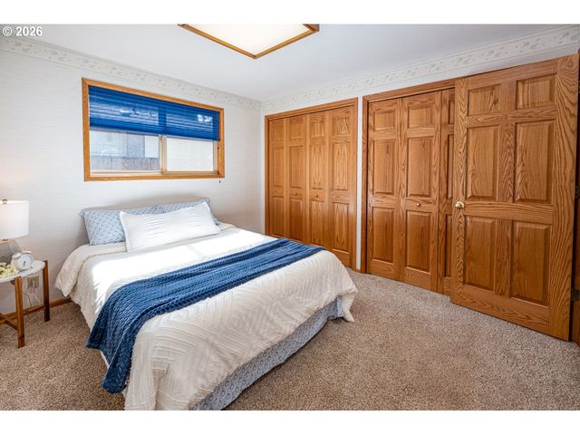 4490 DOYLE St, Eugene, OR 97404