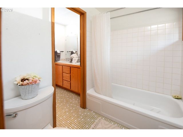 4490 DOYLE St, Eugene, OR 97404