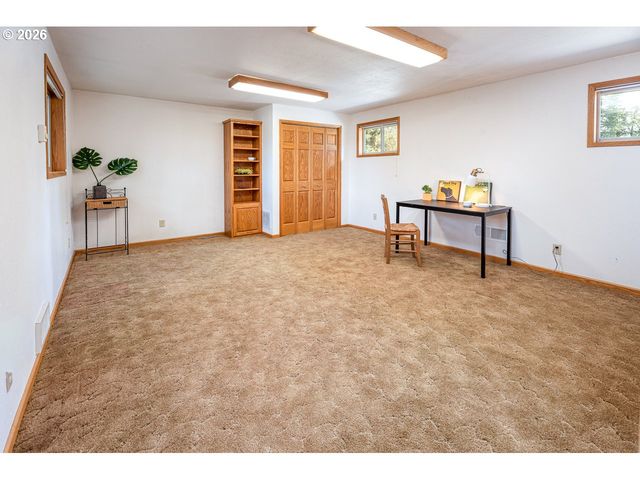 4490 DOYLE St, Eugene, OR 97404