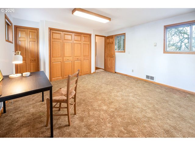 4490 DOYLE St, Eugene, OR 97404