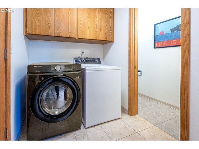 4490 DOYLE St, Eugene, OR 97404