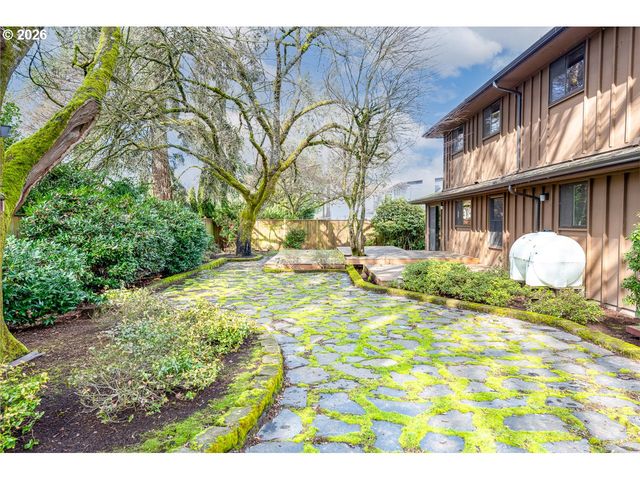 4490 DOYLE St, Eugene, OR 97404