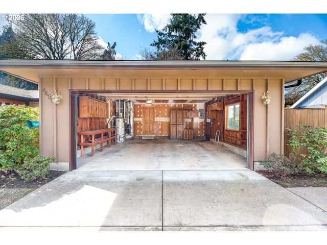 4490 DOYLE St, Eugene, OR 97404
