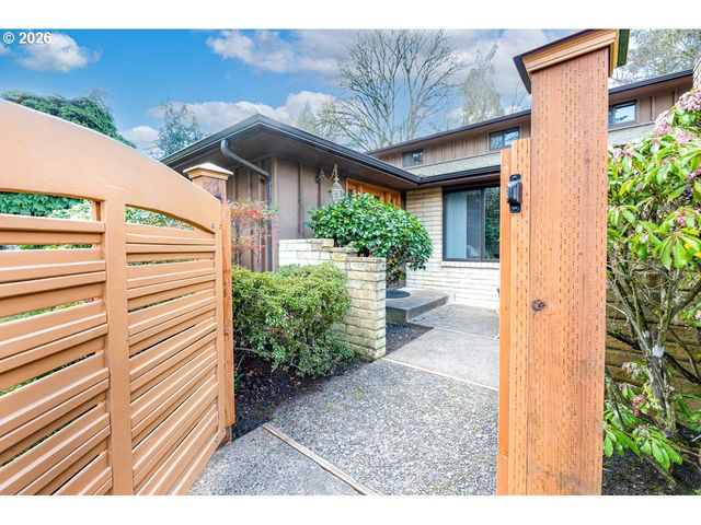 4490 DOYLE St, Eugene, OR 97404