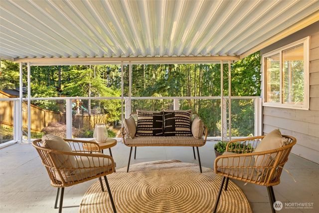 18330 47th Place NE, Lake Forest Park, WA 98155