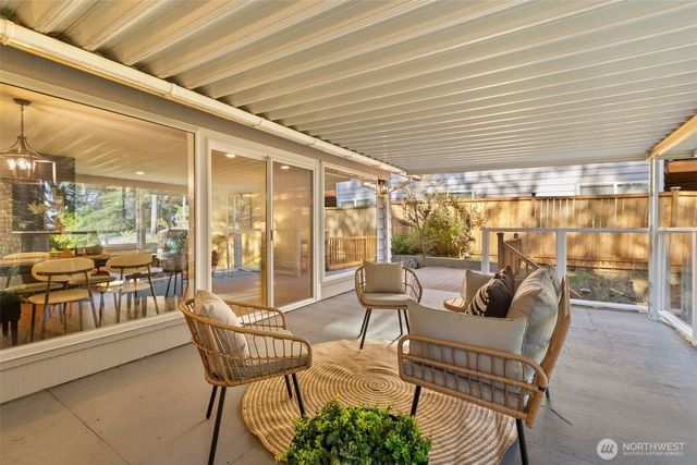 18330 47th Place NE, Lake Forest Park, WA 98155