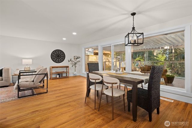 18330 47th Place NE, Lake Forest Park, WA 98155