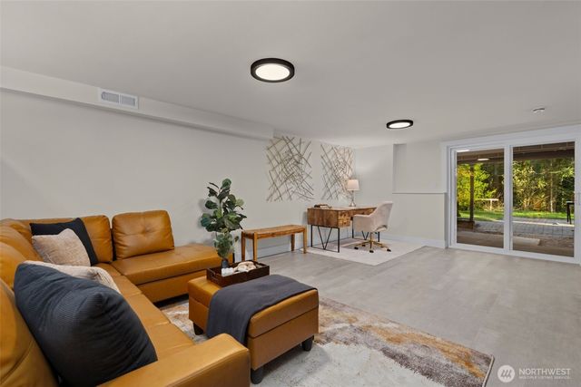 18330 47th Place NE, Lake Forest Park, WA 98155