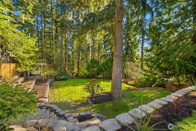 18330 47th Place NE, Lake Forest Park, WA 98155