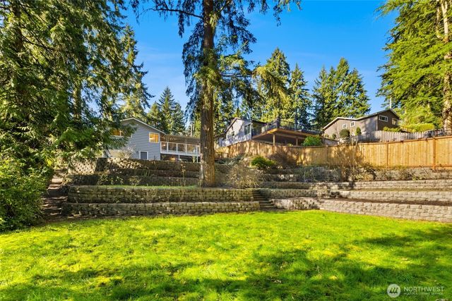 18330 47th Place NE, Lake Forest Park, WA 98155