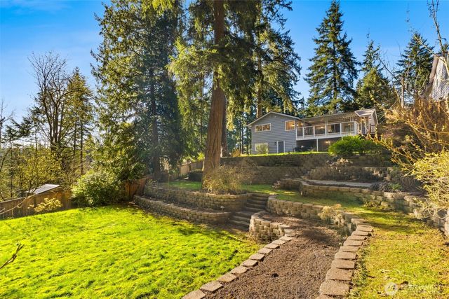 18330 47th Place NE, Lake Forest Park, WA 98155