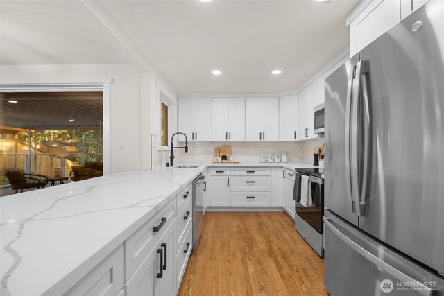 18330 47th Place NE, Lake Forest Park, WA 98155