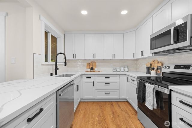 18330 47th Place NE, Lake Forest Park, WA 98155