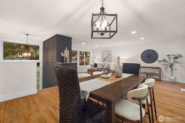 18330 47th Place NE, Lake Forest Park, WA 98155