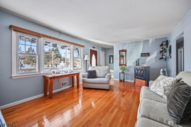 114 Memorial Pkwy, Atlantic Highlands Boro, NJ 07716