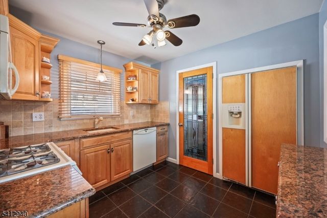 114 Memorial Pkwy, Atlantic Highlands Boro, NJ 07716