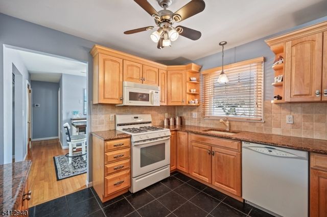 114 Memorial Pkwy, Atlantic Highlands Boro, NJ 07716