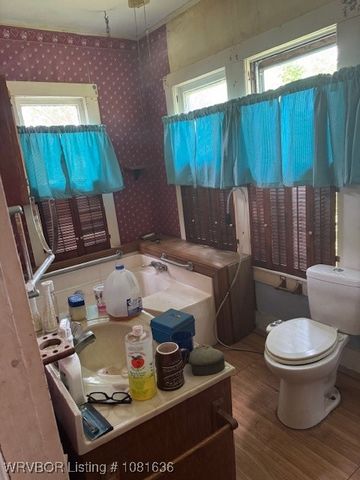 24 S 3rd Street, Paris, AR 72855