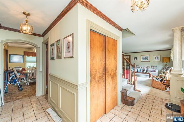 2 Rochambeau Road, Pequannock Township, NJ 07444