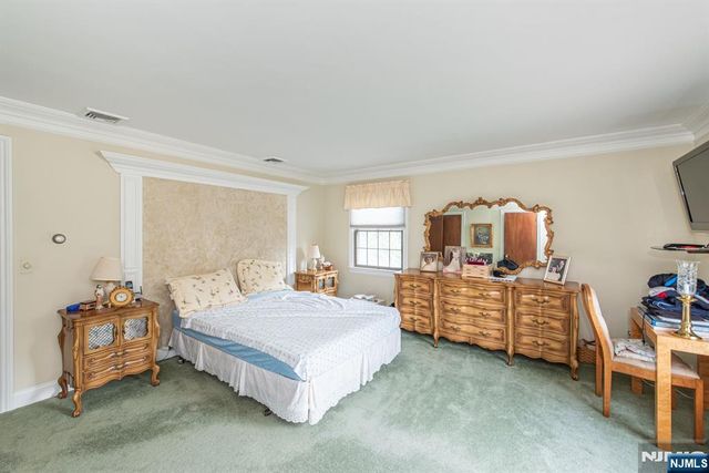 2 Rochambeau Road, Pequannock Township, NJ 07444