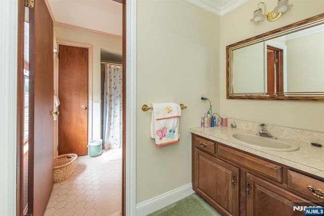 2 Rochambeau Road, Pequannock Township, NJ 07444