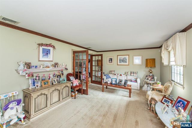 2 Rochambeau Road, Pequannock Township, NJ 07444