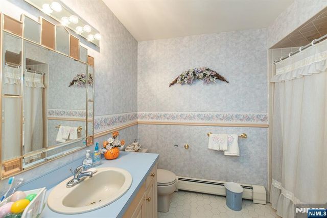 2 Rochambeau Road, Pequannock Township, NJ 07444