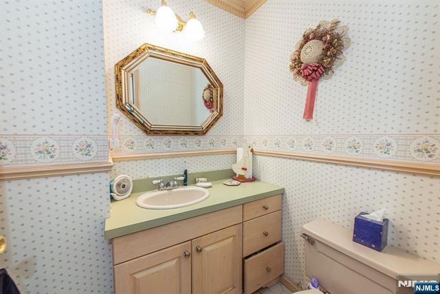 2 Rochambeau Road, Pequannock Township, NJ 07444