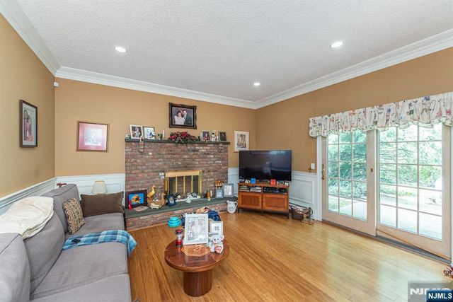2 Rochambeau Road, Pequannock Township, NJ 07444