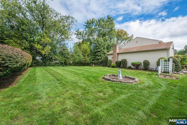 2 Rochambeau Road, Pequannock Township, NJ 07444